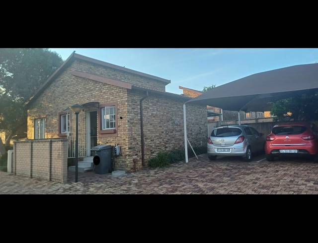 3 BEDROOM TOWNHOUSE TO LET IN KOSMOSDAL
